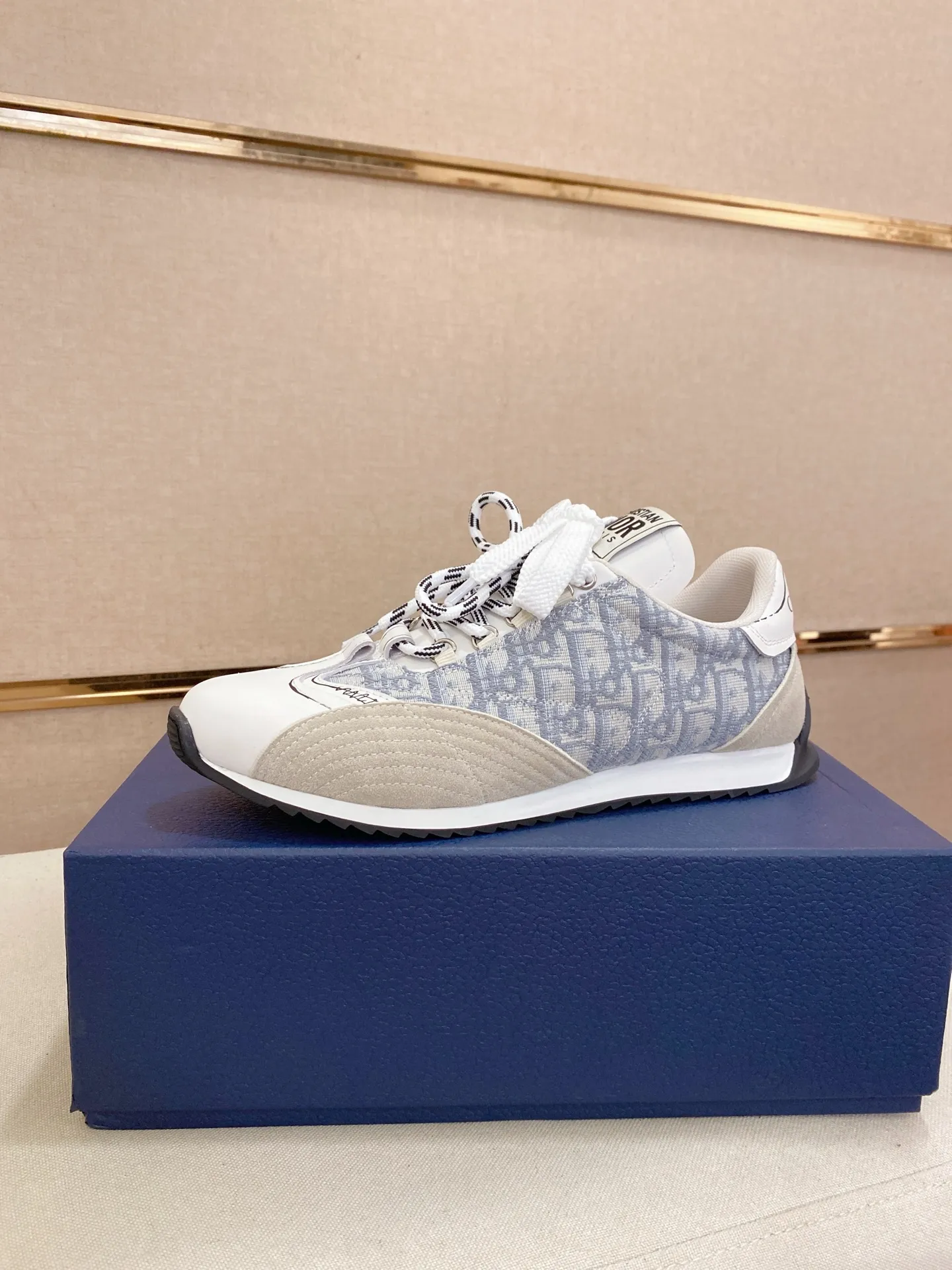 Men's shoes💰: 500💰Couple style💏 [Dior·Dior] New casual sports style men's shoes, new spring and summer design, perfect workmanship, lace-up lazy style to create wardrobe quality, upper: imported first-layer cowhide, mesh breathable lining soft and comfortable, ultra-light TPU wear-resistant outsole, simple, versatile fashion men's shoes, excellent color code number 35--44. (45,46 customized items are not returnable or exchangeable)